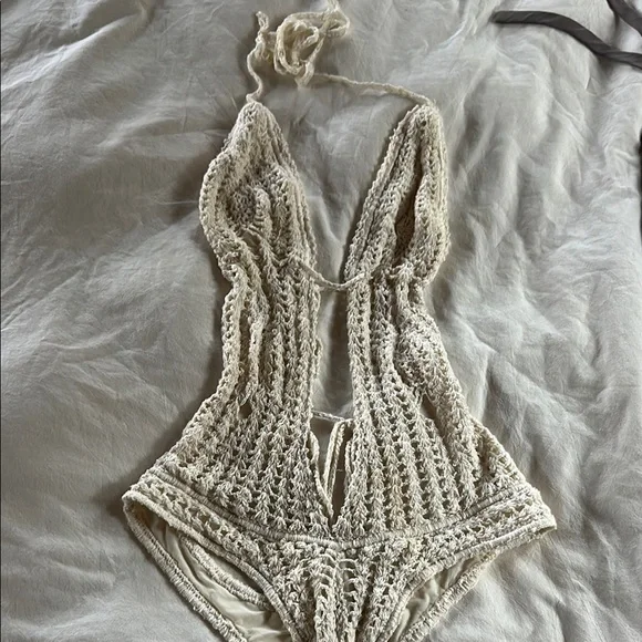 Indah Crochet Bikini - Picture 2 of 4